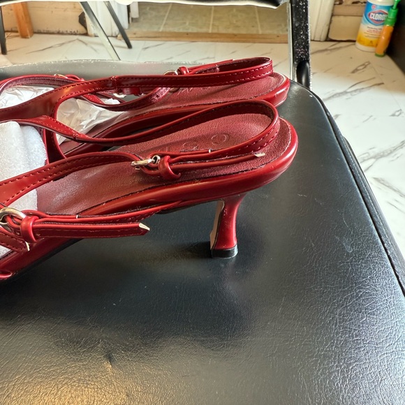 Burgundy slingback kitten heels size 8 - Picture 4 of 5